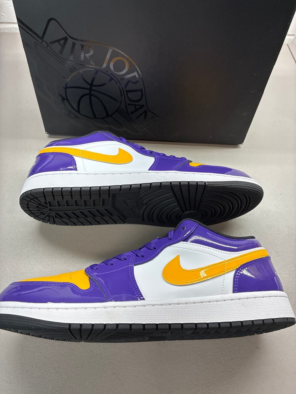 Air Jordan 1 low SE men size 13 great condition purple and gold Lakers color way